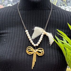 🌟Adorned Crown Jewelry assemblage pearl gold bow necklace